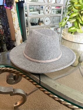 Time & Tru Women’s Light Gray Fedora